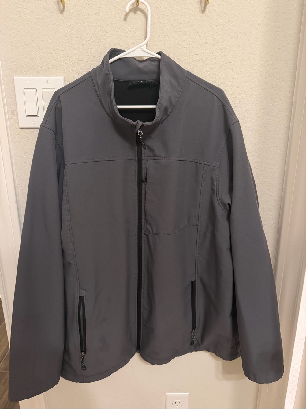 Swiss Tech Men's Charcoal Gray Windbreaker Jacket